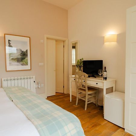 Crepe Farm Barns Hotel Bridport Exterior photo